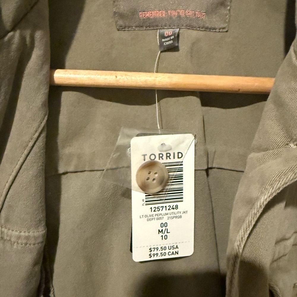 Torrid Woman Size Med Light Olive Green Twill Peplum Military Utility Jacket NWT - Picture 3 of 9
